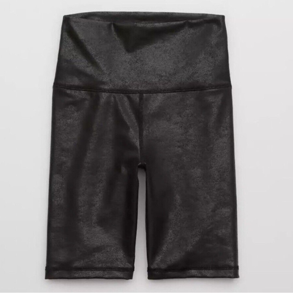 Offline By Aerie Crackle 7” High Rise Black Biker Shorts Size Medium